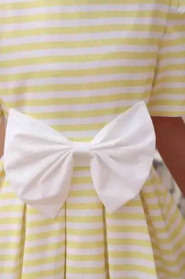 صورة فستان بناتي مقلم نص كم